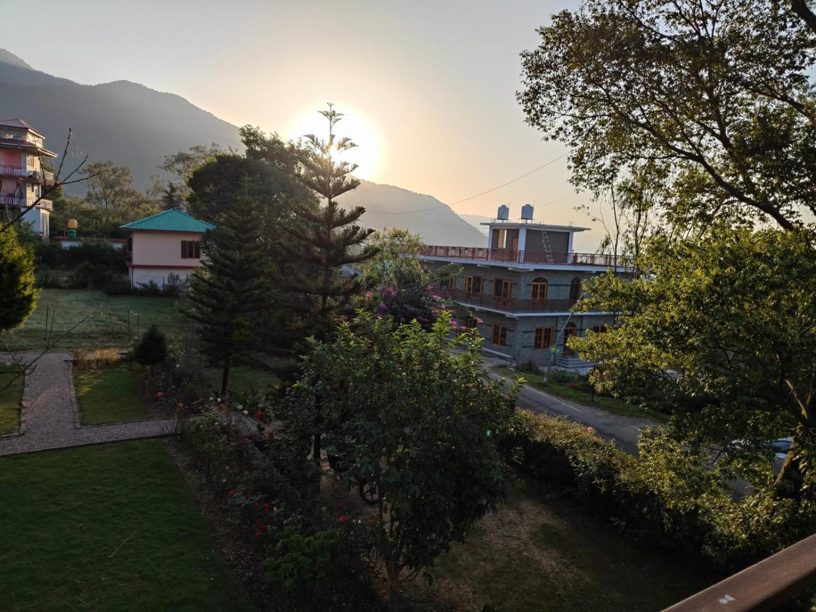 Aditya Homestay Bir-Billing Surrounded By Mountains Dış mekan fotoğraf